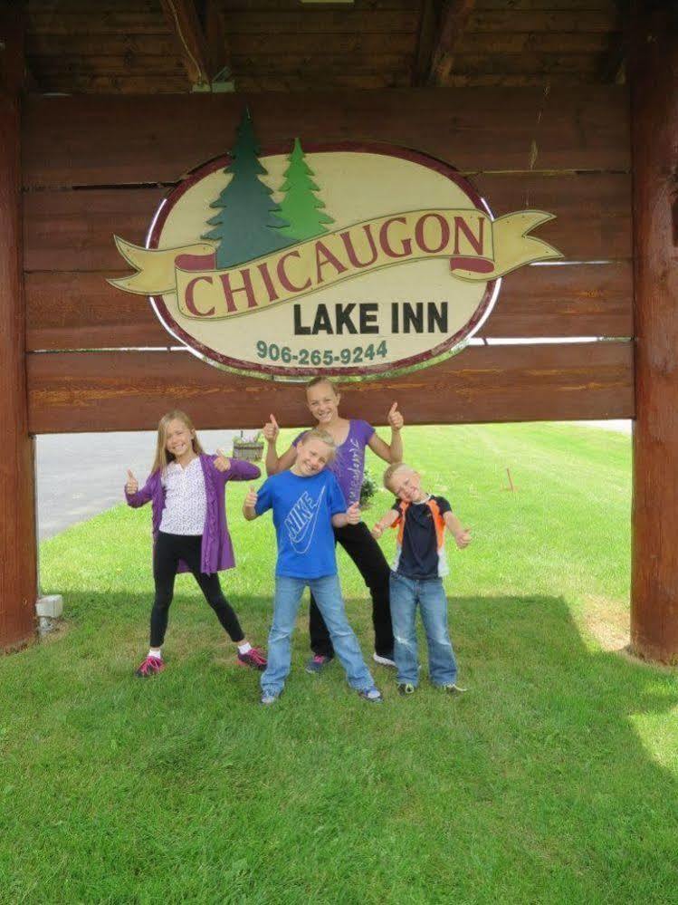 Chicaugon Lake Inn Гаастра Екстер'єр фото